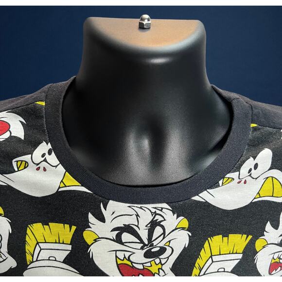 Looney Tunes All-Over Print Unisex T-Shirt Martian, Sylvester & Tweety - Large - Picture 4 of 13